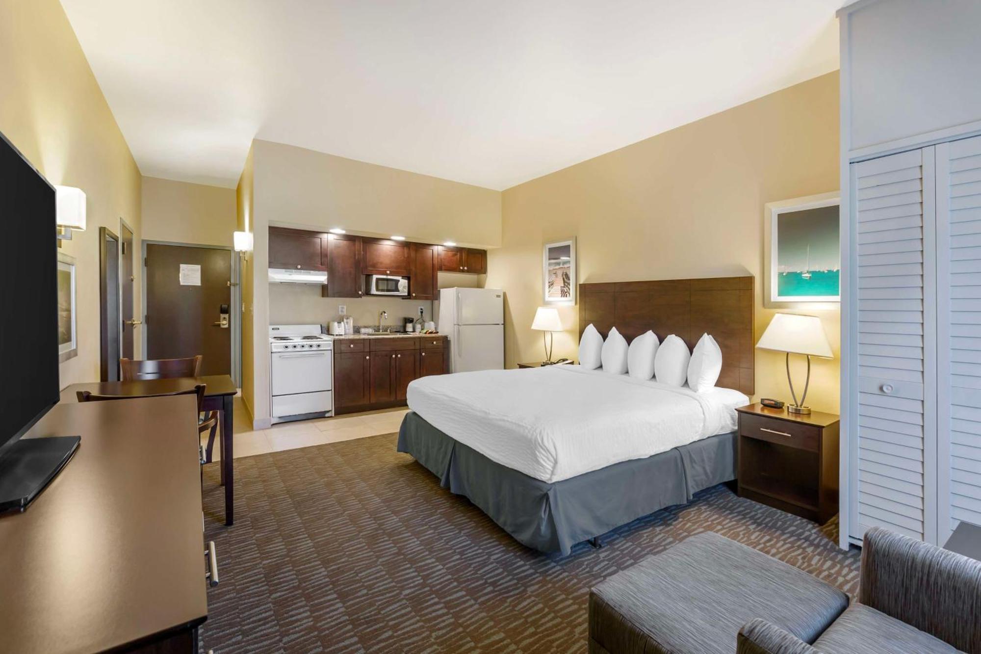 Hotel Western Plaza 3*