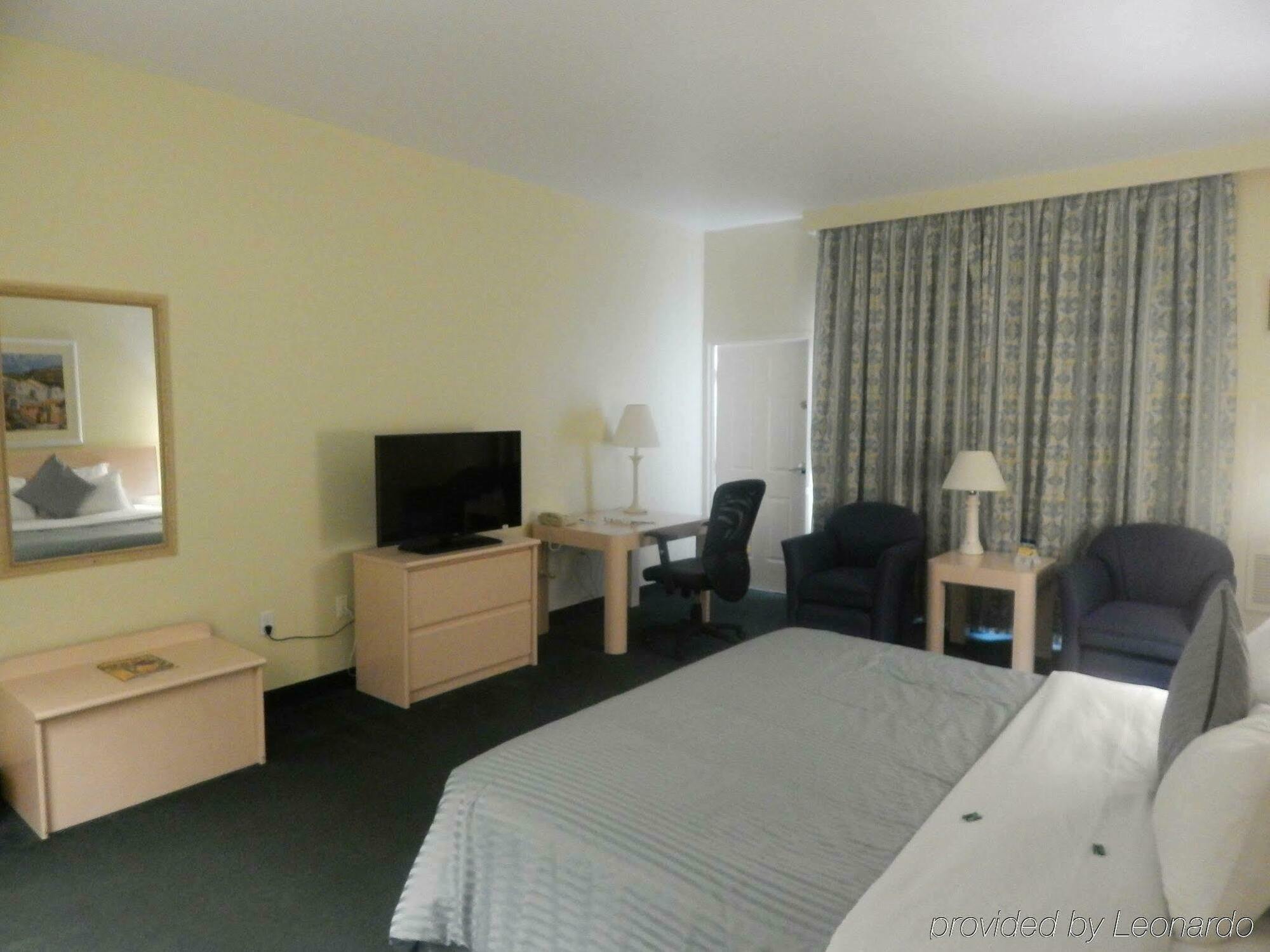 Western Plaza 3* North Naples
